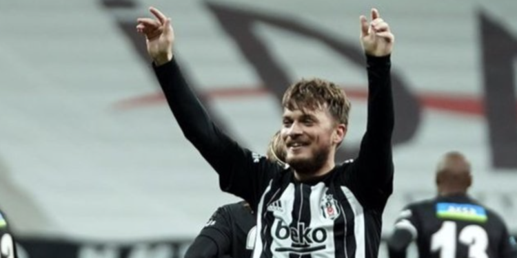 Beşiktaş'ın yolları ayırma kararı aldığı Ljajic, kulüp bulamadı