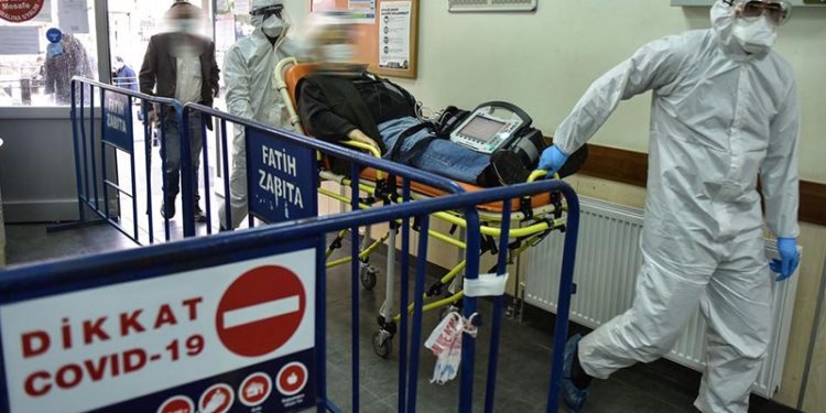 Bilim Kurulu üyesi: Öldürücülüğü çok yüksek varyantlarla karşılaşabiliriz