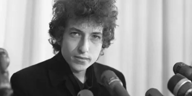 Bob Dylan hakkında 12 yaşındaki bir kız çocuğuna cinsel istismarda bulunduğu iddiasıyla dava açıldı