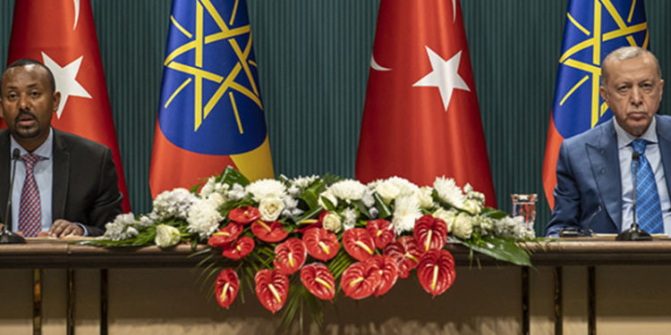 CHP'li Tuncay Özkan: Saray'ın metin yazarları da Atatürk'ü sansürledi