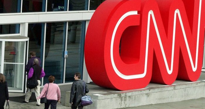 CNN aşı olmadan ofise gelen 3 çalışanı işten attı