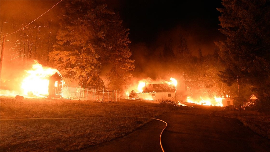 California'da orman yangınları sürüyor; 8 kişi kayıp