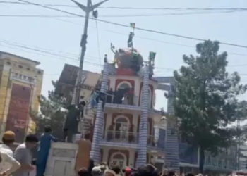 Celalabad'da Afganistan bayrağının indirilmesini protesto edenlere Taliban militanları ateş açtı: 3 ölü