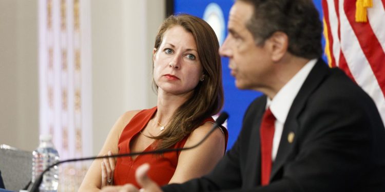 Cinsel tacizle suçlanan New York Valisi Cuomo'nun yardımcısı istifa etti