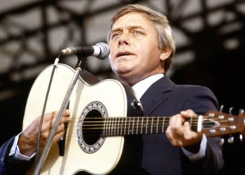 Country müziğin önemli isimlerinden Tom T. Hall hayatını kaybetti