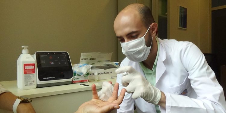 Covid-19 aşısı olanlarda antikor düzeyi araştırılıyor