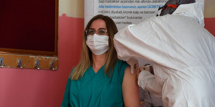 Cumhurbaşkanlığı Eğitim ve Öğretim Politikaları Kurulu üyesi Pehlivanoğlu: Eğitim çalışanlarına aşı olma zorunluluğu getirilmeli