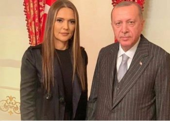 Demet Akalın işin ucu Erdoğan’a dokununca tweeti anında sildi