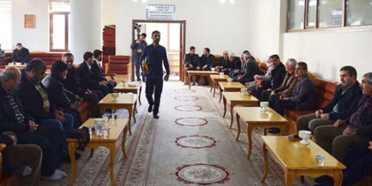 Diyarbakır'da taziyeye katılan aynı aileden 30 kişi Koronavirüs'e yakalandı