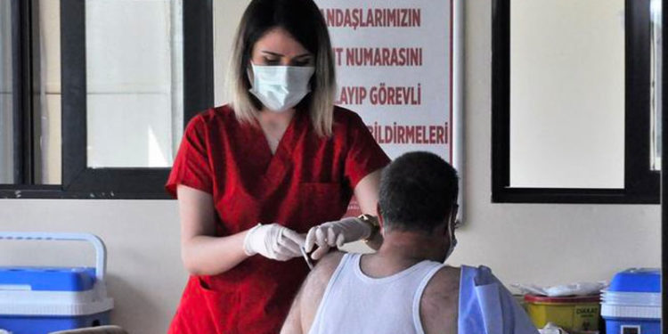 Doktorlarda aşı karşıtlığı: Tıbba ihanet mi?