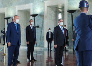 Erdoğan, Anıtkabir Özel Defteri'ne yazdı: Koronavirüs salgınına rağmen Türkiye pek çok alanda önemli başarılara imza atmaktadır