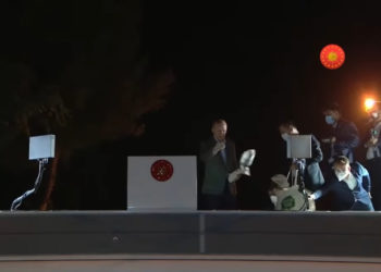 Erdoğan, koruma konvoyu ile geldiği afet bölgesi Marmaris’te de keyif çayı fırlattı!
