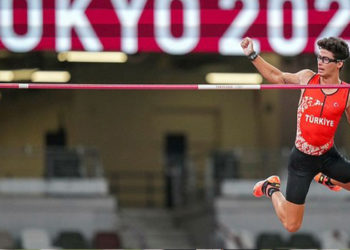 Ersu Şaşma, sırıkla atlamada 10. oldu