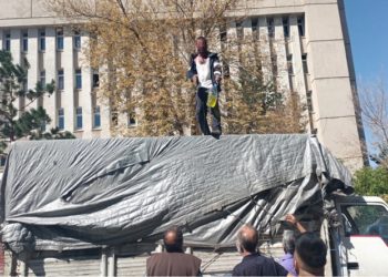 Erzurum Adliyesi önünde intihar girişimi: Benzin döküp kendini yakmak istedi