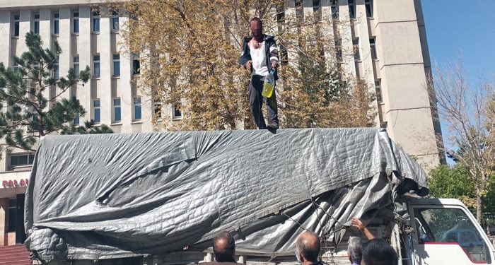 Erzurum Adliyesi önünde intihar girişimi: Benzin döküp kendini yakmak istedi