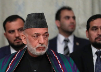 Eski Afganistan Cumhurbaşkanı Karzai, Taliban kumandanı ile bir araya geldi