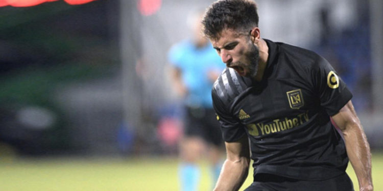 Fenerbahçe aradığı forveti bulduğunu resmen duyurdu; Rossi, İstanbul'a geliyor