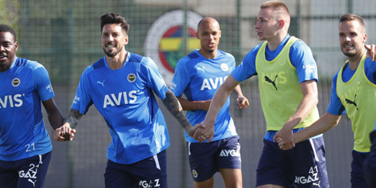 Fenerbahçe'de 10 ismin bileti kesildi!