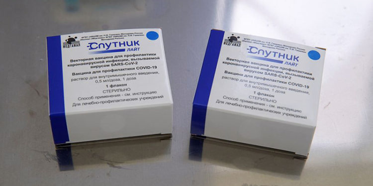 Filipinler, Rusya'nın Sputnik Light Covid-19 aşısına acil kullanım onayı verdi