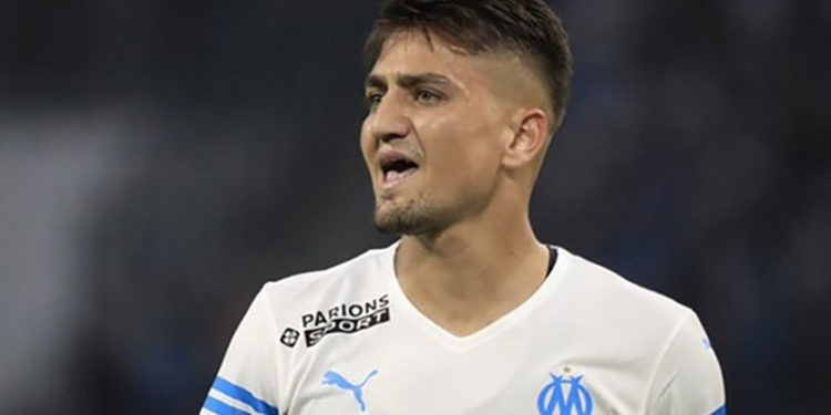 Fransa Ligi'nde yeniden başlatılan Nice-Olympique Marsilya karşılaşmasında konuk takımın oyuncuları sahaya çıkmadı