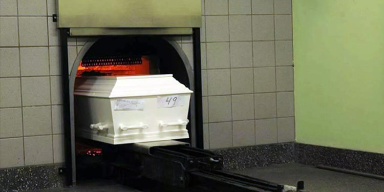 Fransa'da defnedilmek üzere olan naaşların üzerinden mücevher çalmakla suçlanan kadın gözaltına alındı