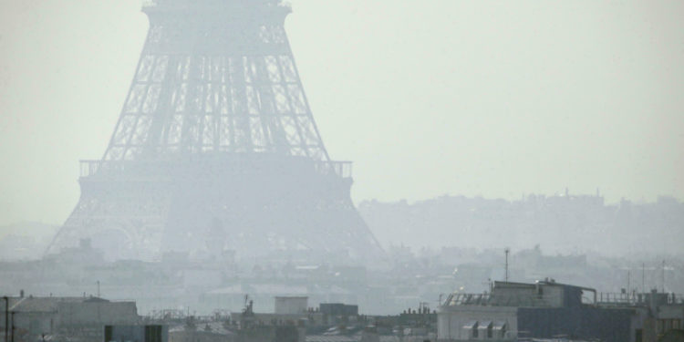 Fransa'da 'hava kirliliğiyle mücadele etmediği için' hükümete rekor ceza