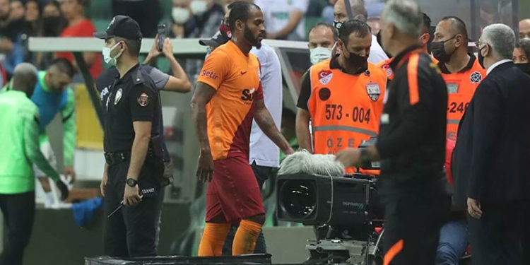 Galatasaray'da kaptanlar Marcao'nun üstünü çizdi: 'Arda Turan güçlükle sakinleştirildi'