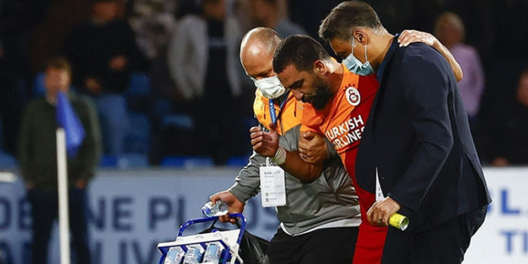 Galatasaray'da sakatlanan kaptan Arda Turan'ın durumu belli oldu
