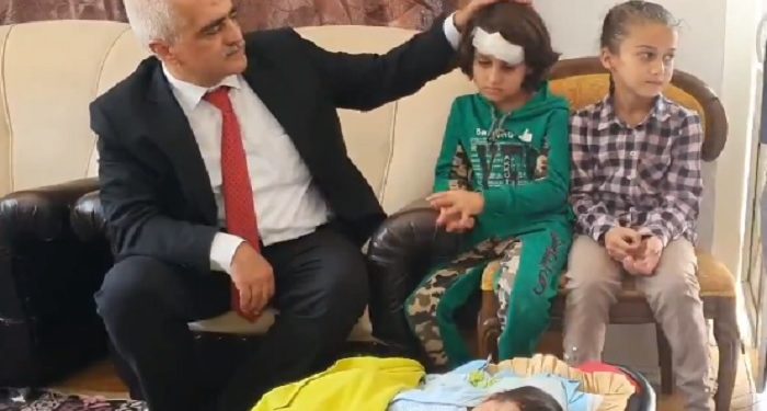 Gergerlioğlu’ndan ırkçı saldırıya uğrayan Suriyeli aileye ziyaret