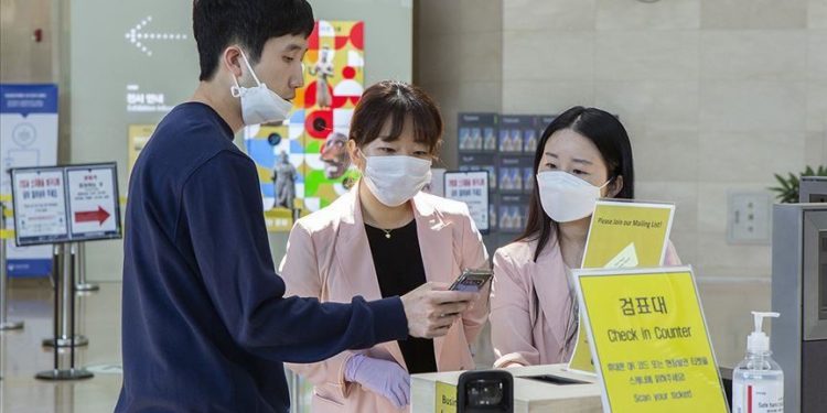 Güney Kore'de, Covid-19 salgının başından bu yana en yüksek günlük vaka sayısı kaydedildi