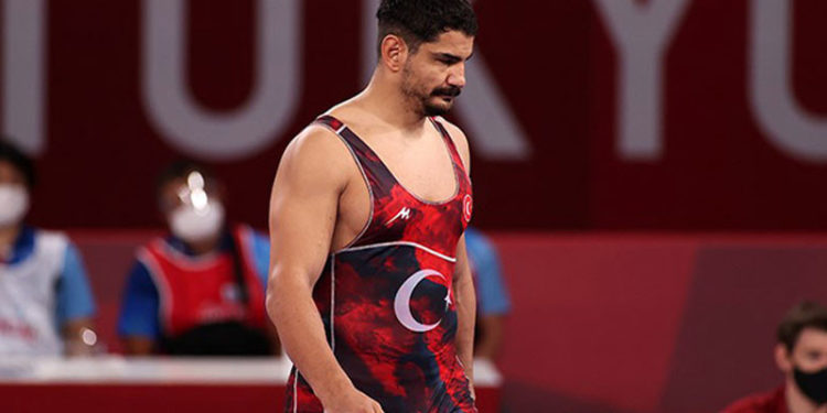 Güreşte Taha Akgül'den bronz madalya