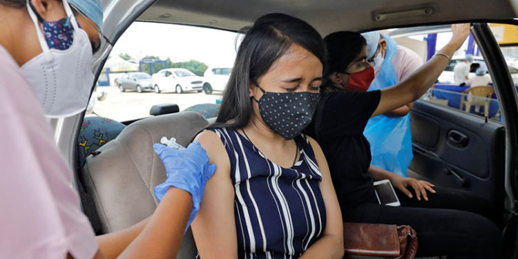 Hindistan'ın Covid-19 aşılama sürecinde cinsiyet eşitsizliği azaldı; hamile kadınlar da aşı olabilecek