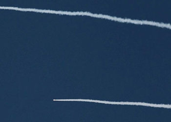 Hizbullah, İsrail'e füze saldırısı düzenlediğini duyurdu, İsrail top ateşiyle karşılık verdi