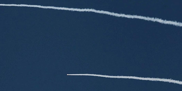 Hizbullah, İsrail'e füze saldırısı düzenlediğini duyurdu, İsrail top ateşiyle karşılık verdi