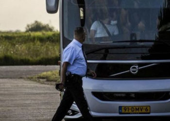 Hollanda'da Afgan sığınmacıları protesto gösterisi kontrolden çıktı, acil durum ilan edildi