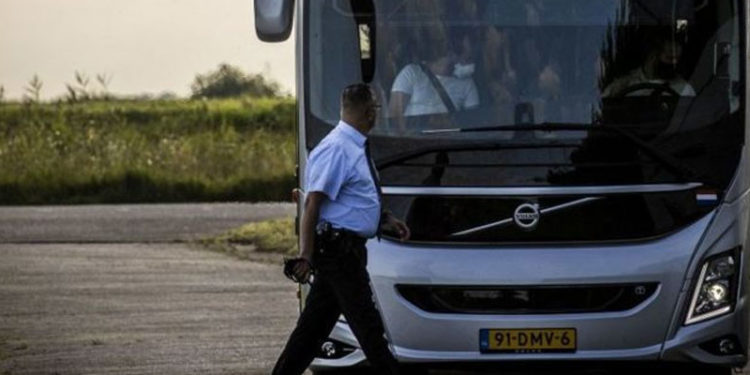 Hollanda'da Afgan sığınmacıları protesto gösterisi kontrolden çıktı, acil durum ilan edildi