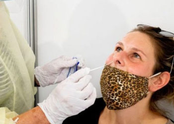 Hollanda'da tatil sonrası vaka sayılarında patlamayı önlemek için herkese ücretsiz test kiti dağıtılacak