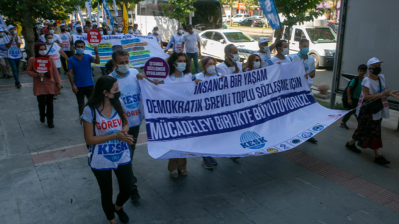 KESK, Ankara'ya doğru yürüyüşe geçti: Gerçek bir toplu sözleşmeye dayanmayan, grev hakkını yasaklayan bu sendika yasasını çöpe atmanın vakti çoktan gelmiştir