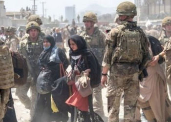 Kabil Havalimanı dışında meydana gelen izdihamda 7 Afgan hayatını kaybetti