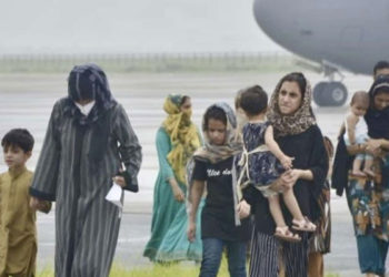 Kabil Havalimanı'nda insani dram sürüyor: 'Bir bebek yaşamını yitirdi'