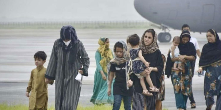 Kabil Havalimanı'nda insani dram sürüyor: 'Bir bebek yaşamını yitirdi'