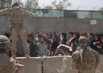 Kabil Havalimanı'nda yaşanan izdihamda bir bebek &ouml;ld&uuml;