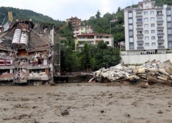 Karadeniz&rsquo;de sel: Can kaybı 58&rsquo;e y&uuml;kseldi