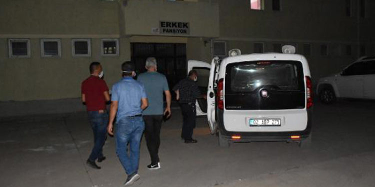 Karantinada olması gereken 3 kişi seyahat ederken yakalandı