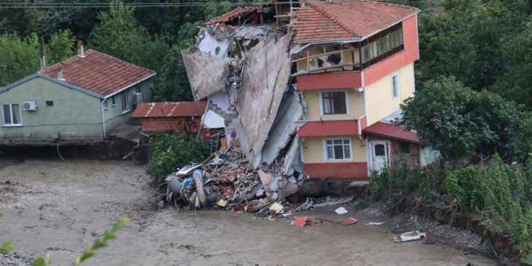 Kastamonu Valiliği, "sel felaketinin olduğu bölgede 250-300 ceset toplandı" iddialarını yalanladı