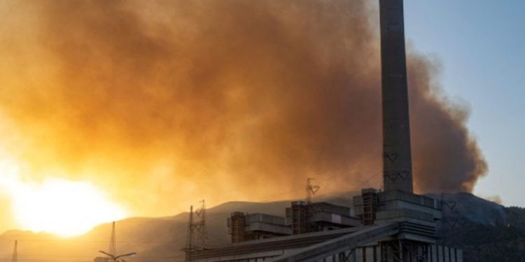 Kemerköy Termik Santrali'nden açıklama: Patlama yaşanmadı, kömür stok sahalarında yangının herhangi bir etkisi olmadı
