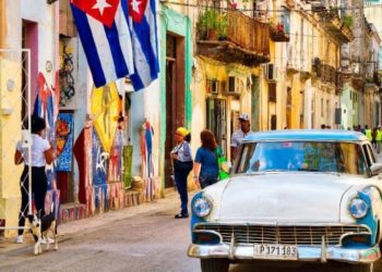 K&uuml;ba'da k&uuml;&ccedil;&uuml;k ve orta boy &ouml;zel işletmelerin kurulmasına izin