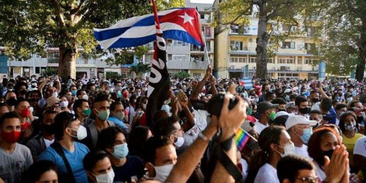 Küba'da sosyal medyayı kontrol altına almak için yeni kararname: İhlal eden terörist sayılacak