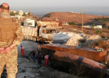 L&uuml;bnan'da ordu yakıt dağıtırken tank patladı: En az 22 &ouml;l&uuml;, 79 yaralı