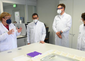 Merkel BioNTech ziyaretinde “aşı olun” çağrısı yaptı